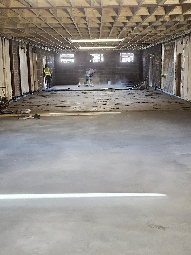 Long commercial floor screed in a large open hall