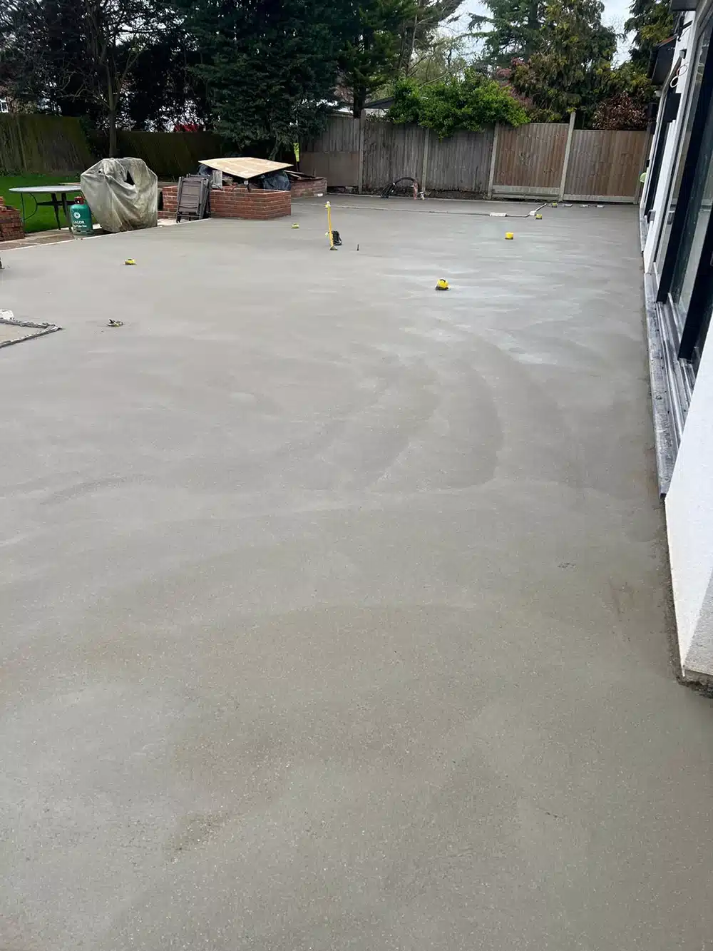 Large finished ground floor screed with garden doors