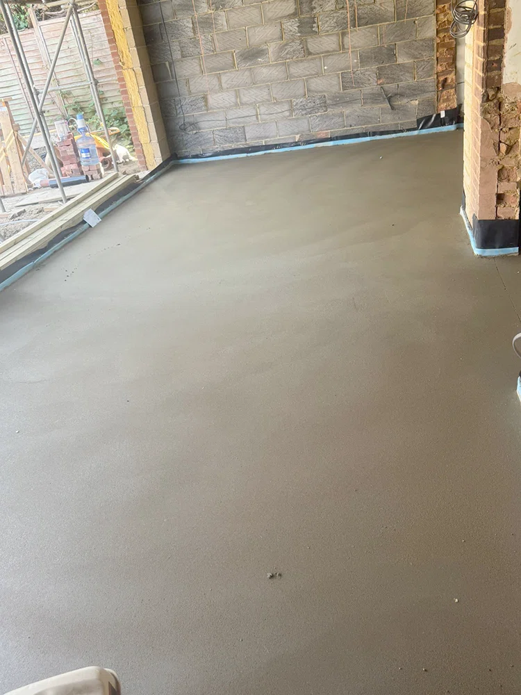 Finished floor screed in a residential extension