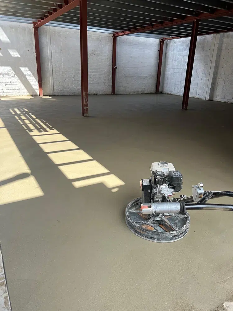 Power float on a large sand and cement floor screed