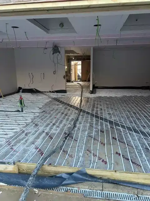 Underfloor heating pipework across a large room before screeding